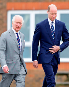 Король Карл III и принц Уильям отменили все свои королевские прогулки из-за кризиса в стране