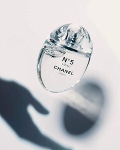 Новый лимитированный флакон-капля Chanel No 5 L'Eau вдохновлён Мэрилин Монро