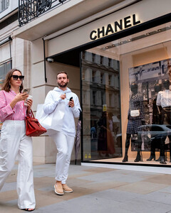 Похоже на фильм: в Париже дерзко ограбили бутик Chanel