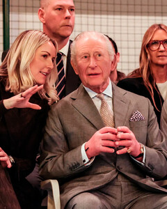 Король Карл III неожиданно появился на Лондонской Неделе моды