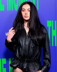 Charli XCX объявила дату выхода нового альбома Music, Fashion, Film
