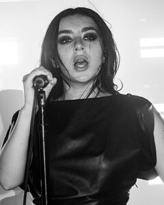 Charli XCX выпустила короткометражный фильм о создании альбома Music, Fashion, Film