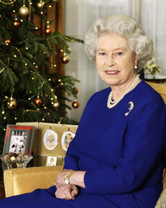 Шопинг королевы, меню для собачек и другие необычные рождественские традиции британского монаршего семейства