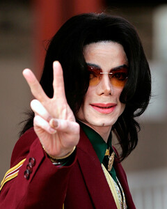 Дети Майкла Джексона выиграли суд и получили право на наследство музыканта