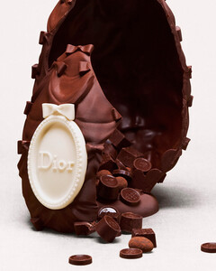 Как насчёт пасхальной сераировки от Dior?