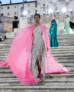 Dior отказался от иска на €100 000 к Valentino за убытки во время показа в Риме