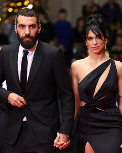 Дуа Липа и её бойфренд Ромен Гаврас дебютировали на красной дорожке Каннского кинофестиваля