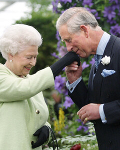 Король Карл III отдаёт дань уважения своей матери королеве Елизавете II в первую годовщину её смерти