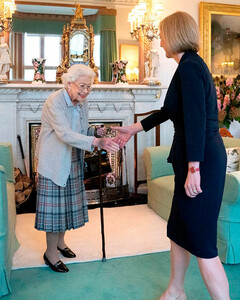 Королева Елизавета II впервые встретилась с новым премьер-министром Великобритании Лиз Трасс