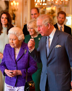 Как королева Елизавета II отреагировала бы на конфликт принцев Уильяма и Гарри?