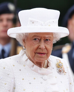 Елизавета II в ярости из-за слухов об отречении от королевского престола