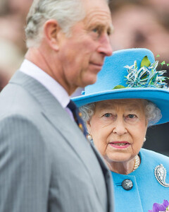 Уход принца Филиппа растопил лёд в отношениях королевы и её сына