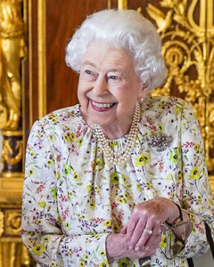 Очень трогательно: королева Елизавета II поздравила всех с Днём матери особенной фотографией