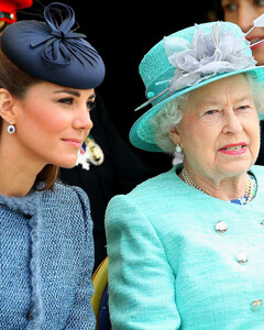 Хитрости дворца: как Елизавета II нарушила королевский протокол в честь дня рождения Кейт Миддлтон?
