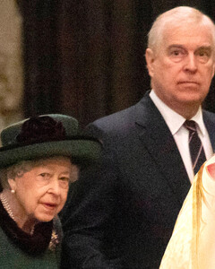 Королева настояла: принц Эндрю лично сопровождал Елизавету II на поминальную службу в честь принца Филиппа
