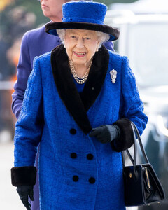 Что случилось с королевой? Почему Букингемский дворец скрывал информацию о госпитализации Елизаветы II