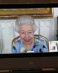 Королева улыбалась на первом публичном мероприятии после похорон принца Филиппа