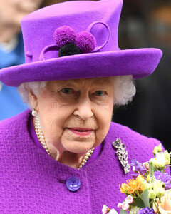 Королева Елизавета II будет находиться отдельно от семьи во время похорон принца Филиппа