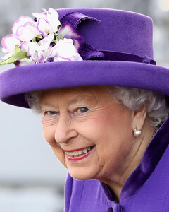 Королева Елизавета II — самая популярная персона в мире