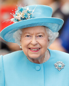 Королева Елизавета II вспомнила, как спасла человека
