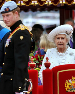 Елизавета II лишит принца Гарри ещё одного титула!