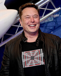 SpaceX запустит первый рекламный щит в космосе