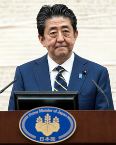 Экс-премьер-министра Японии Синдзо Абэ застрелили во время предвыборной речи