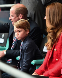 Кейт Миддлтон и принц Уильям активно готовят Джорджа к королевским обязанностям