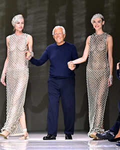 Показ весенне-летней коллекции Giorgio Armani состоится в Нью-Йорке