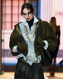 Gucci весна-лето 2027: Демна наконец нашёл свой путь
