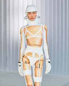 Игра и провокация: каким получился осенний показ Jean Paul Gaultier 2026