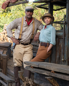 Навстречу приключениям: как Дуэйн «Скала» Джонсон и Эмили Блант отравились в «Круиз по джунглям»