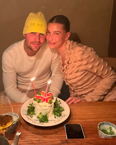 Джастин Бибер трогательно поздравил себя с 32-летием