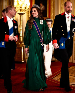 Кейт Миддлтон появилась на банкете в честь президента Нигерии в туфлях Кэрри Брэдшоу