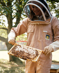 Королева пчёл: Кейт Миддлтон хозяйничает на пасеке в своем загородном доме Анмер-Холл