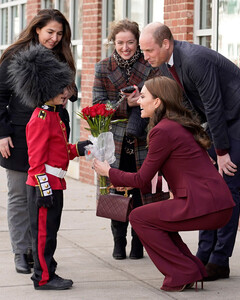 Неожиданная встреча: юный гвардеец встретил Кейт Миддлтон и принца Уильяма в Америке