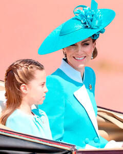 Принцесса Шарлотта и Кейт Миддлтон блистали на параде Trooping the Colour