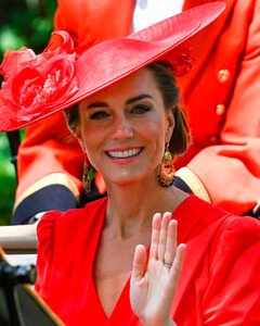 Кейт Миддлтон надела свой самый смелый наряд на открытие скачек Royal Ascot