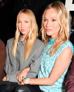 Кейт Мосс с дочкой Лайлой на показе Dior Men в Париже