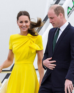 Призыв к миру: Кейт Миддлтон в жёлтом платье вместе с принцем Уильямом прибыли на Ямайку