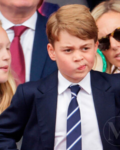 «Подданные будьте скромнее!»: герцоги Кембриджские не пустили принца Джорджа на вечеринку 6-летней фанатки