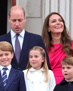Принц Уильям и Кейт Миддлтон продолжают нарушать королевские традиции: это коснулось новой школы Джорджа и Шарлотты