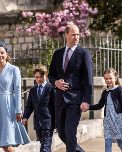 Кейт Миддлтон и принц Уильям появились на главной пасхальной службе вместе со своими детьми — Джорджем и Шарлоттой