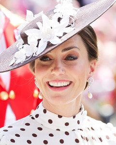 Кейт Миддлтон в образе принцессы Дианы посетила королевские скачки Royal Ascot 2022
