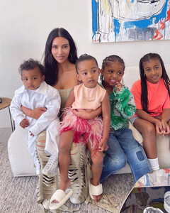 Ким Кардашьян рассказала, кто из её четырёх детей больше похож на неё внешне