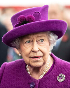 Королевская семья просит британцев объединиться против коронавируса