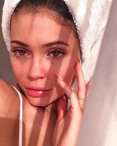 Kylie Skin — новый бренд веганской косметики от Кайли Дженнер