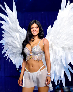Кайли Дженнер дебютировала на шоу Victoria’s Secret