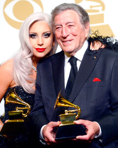 «Мне будет вечно не хватать моего друга»: Леди Гага отдала дань памяти Тони Беннетту после его ухода их жизни