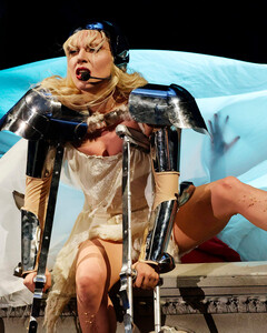 Леди Гага отменила концерт в Монреале из-за болезни